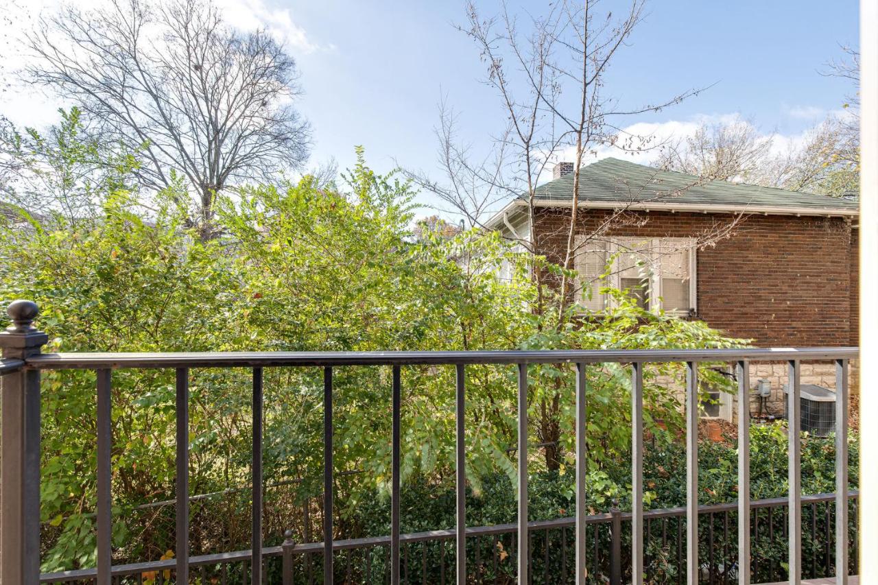 The Celebrity - Minutes to Broadway with a Balcony - 4