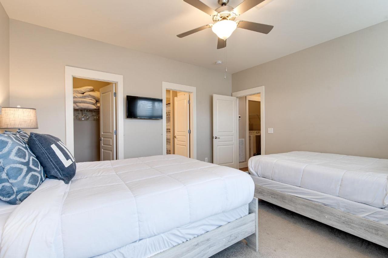 The Celebrity - Minutes to Broadway with a Balcony - 5