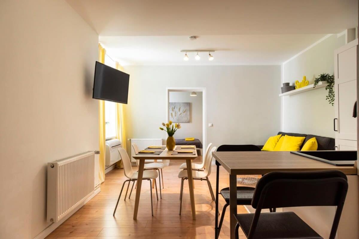 Cosy Two BR plus Self Checkin plus Street Parking - 5