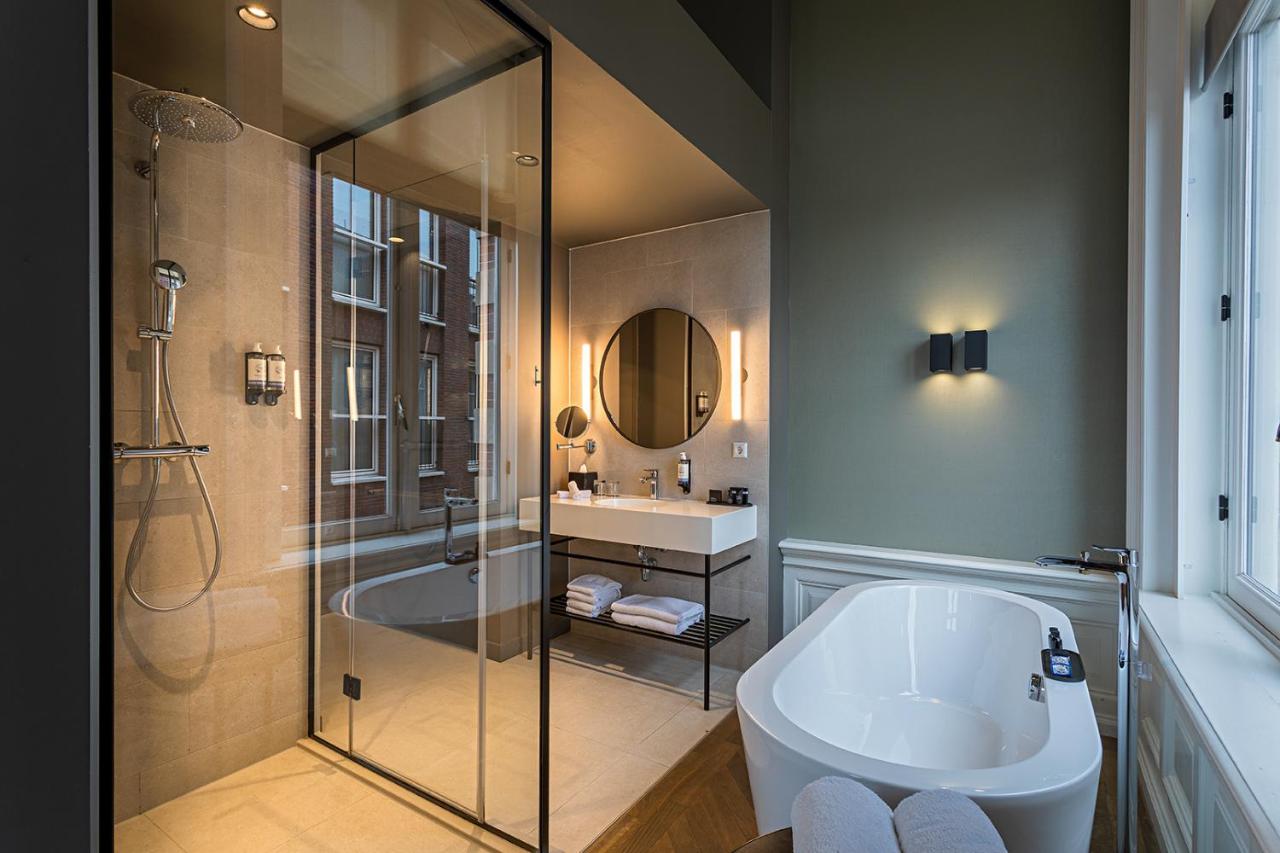 Een badkamer bij Pestana Amsterdam Riverside