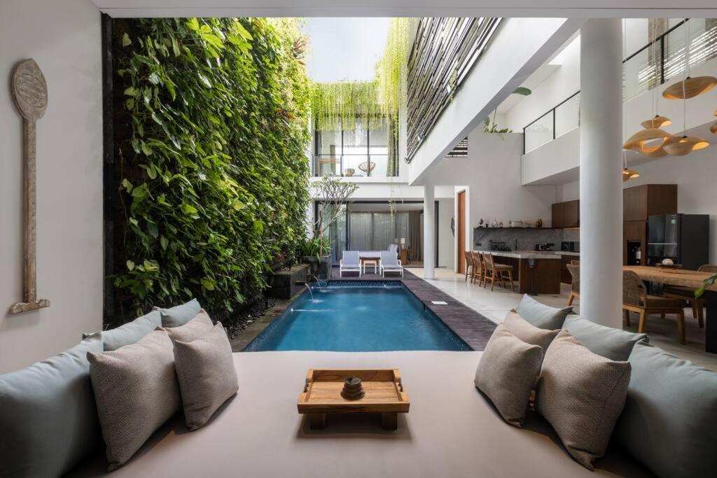 Villa Talisman - Luxury Rooftop Canggu Villa Only 5 mins to Beach