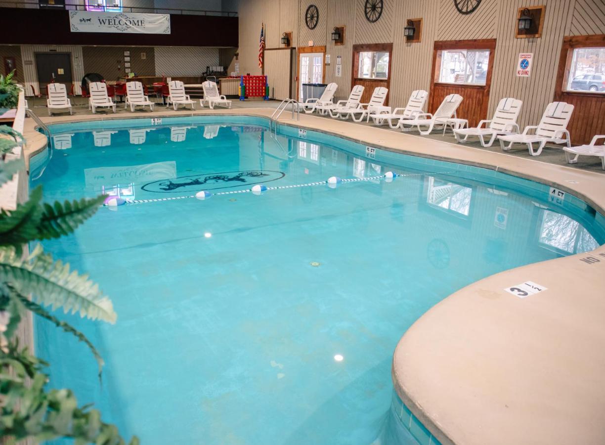 Carriage House Country Club — photo 1