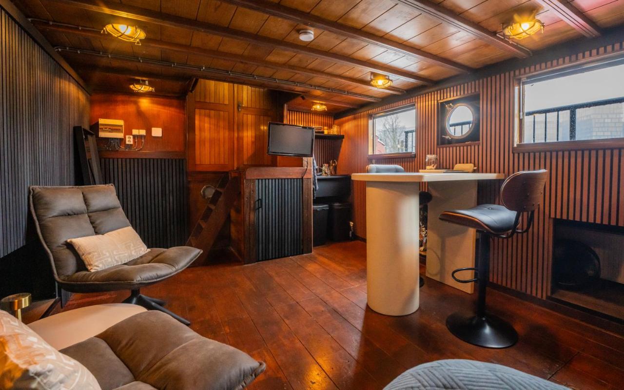 Houseboat-Amsterdam-Classic - 5