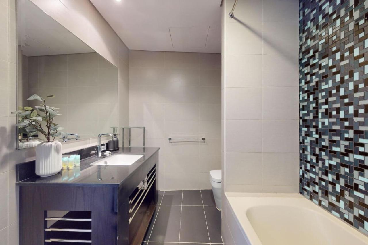 Vacationer Holiday Homes I Smart One Bedroom Loft I High Floor I Cayan Tower - 3