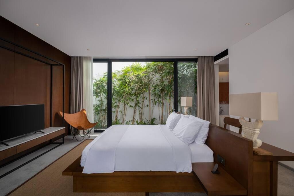 Villa Talisman - Stylish Canggu with Rooftop Villa 5 mins to Beach - 2
