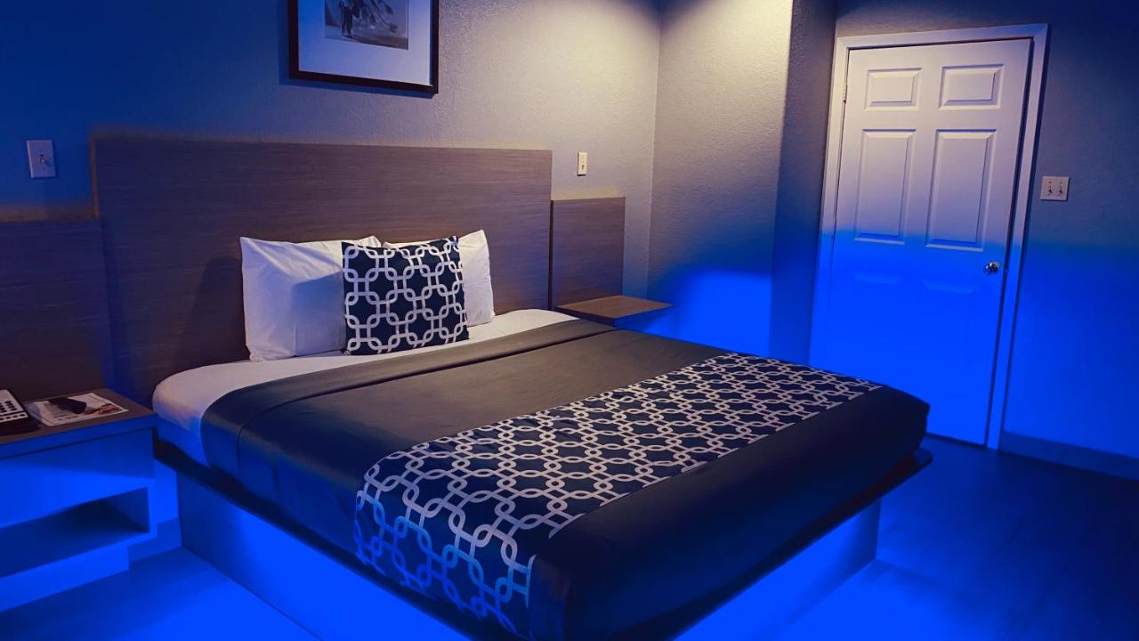 Island Suites Hobby Airport — photo 22