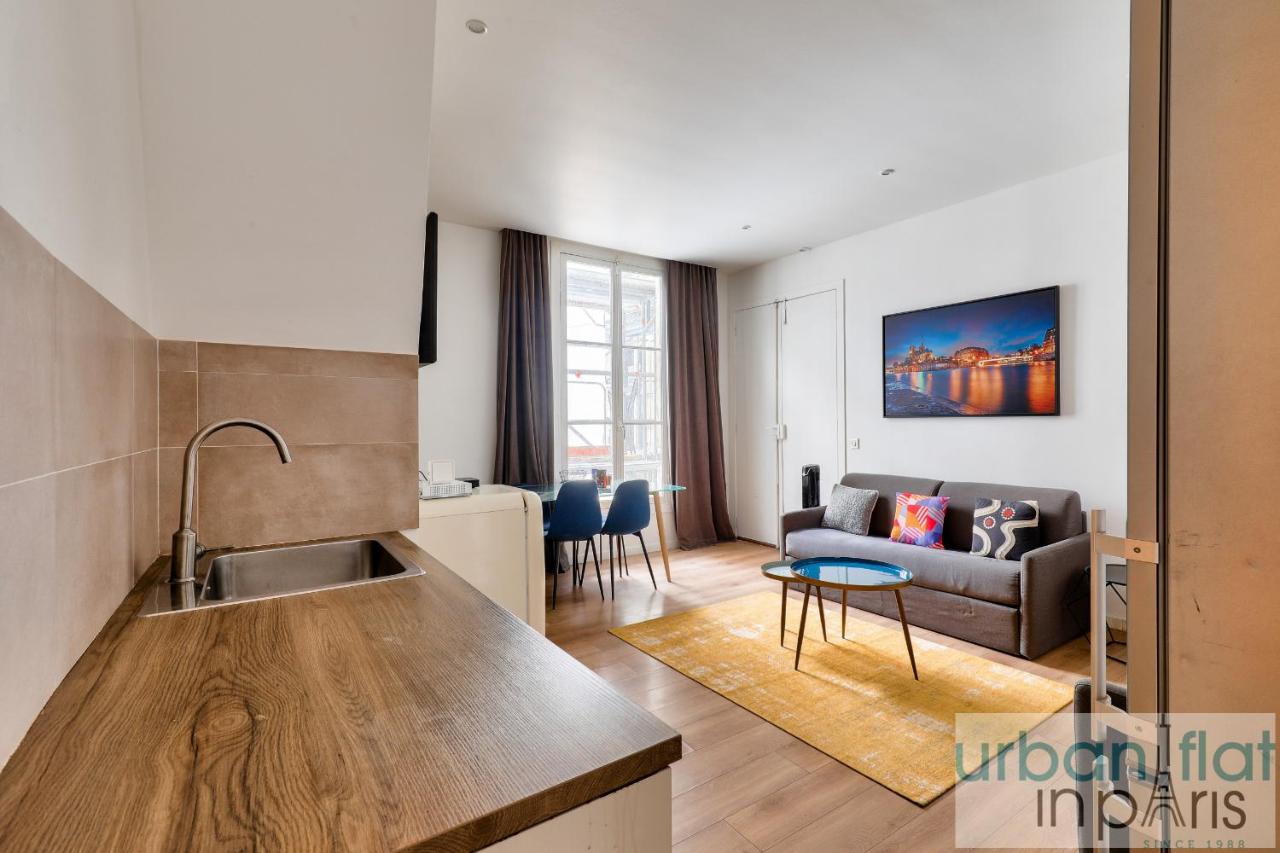 62 - Beautiful Apartment Triangle d- 100m from Champs-Elysees - 3