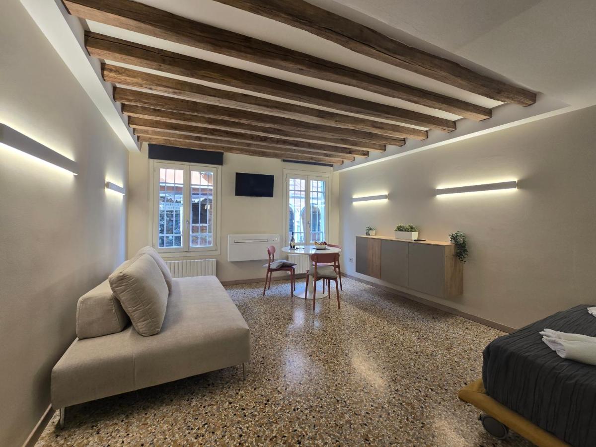 Cozy Studio with Canal View - 4