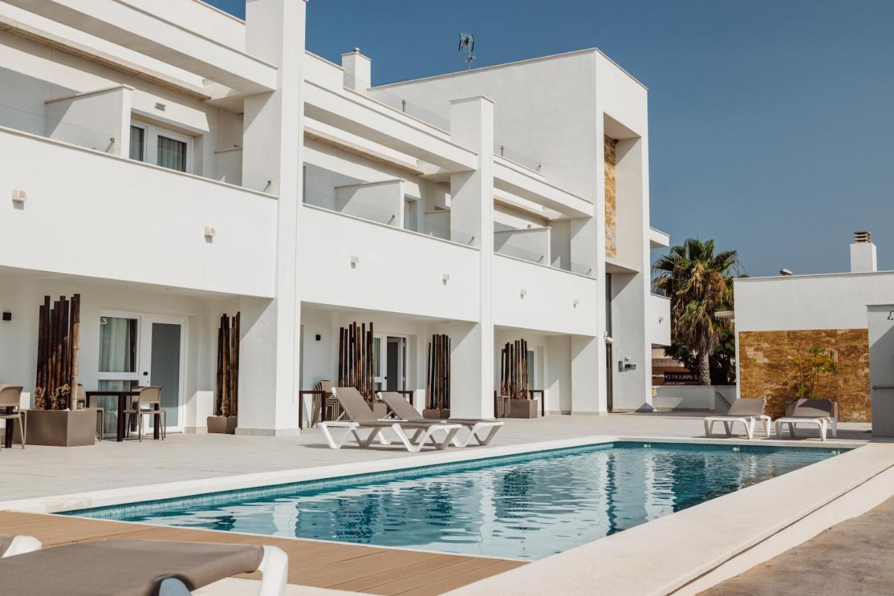 Piscina y Exterior