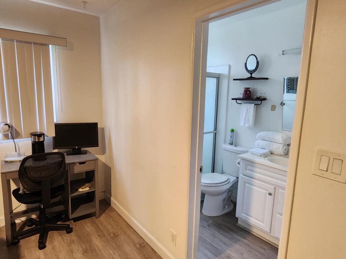 Cozy Private Room & Bath Central Location LA - 5