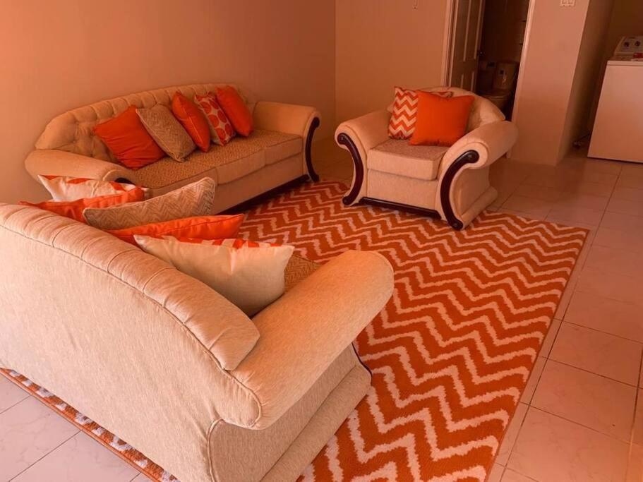 Lovely 2 bedroom condo with WiFi in a quiet area, 7-10 minutes away from both the airport and Oistins - 2