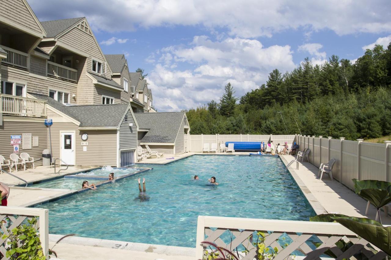 Heated swimming pool: Grand Summit Hotel at Attitash