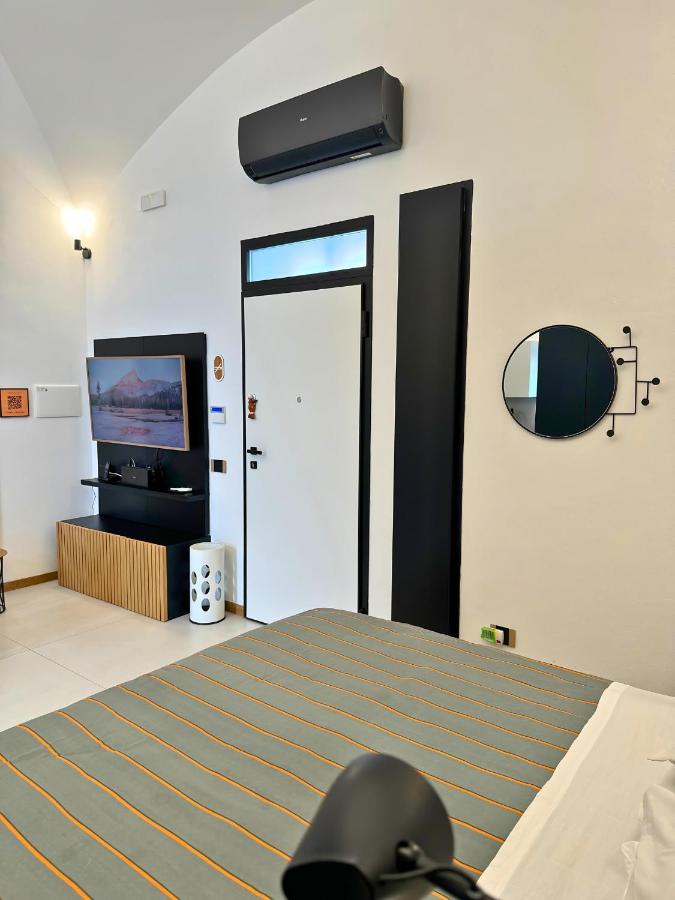 Dislocati BnB - Jacuzzi privata - Cucina - TV60" - Minimal Luxury - 2