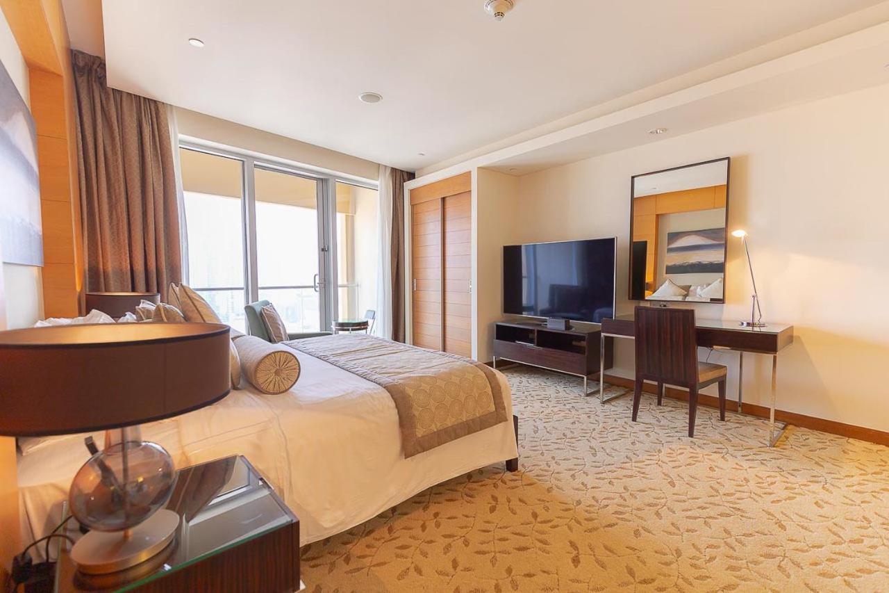 Four Apple EMAAR Fashion Avenue Studio - 4