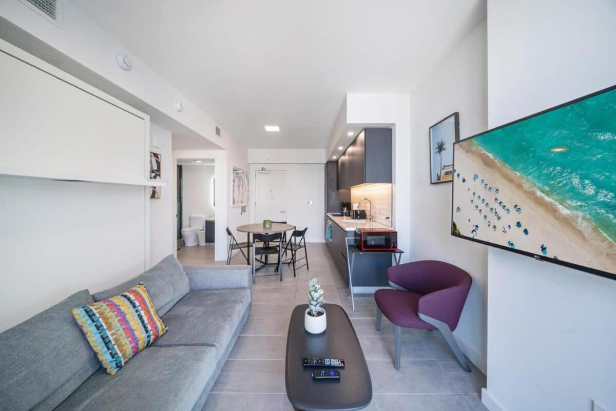 Sky-high1 BR Downtown Miami's heart - Pool & Gym - 5