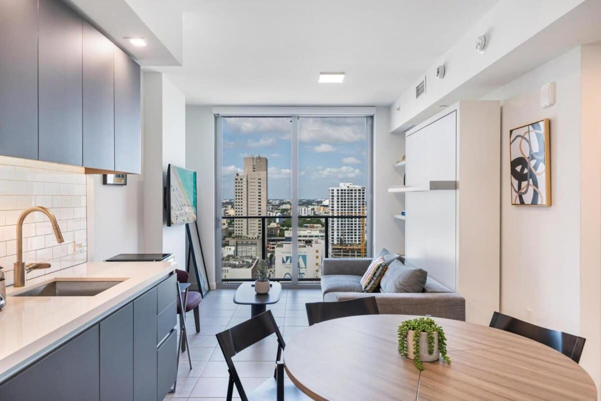 Sky-high1 BR Downtown Miami's heart - Pool & Gym - 4