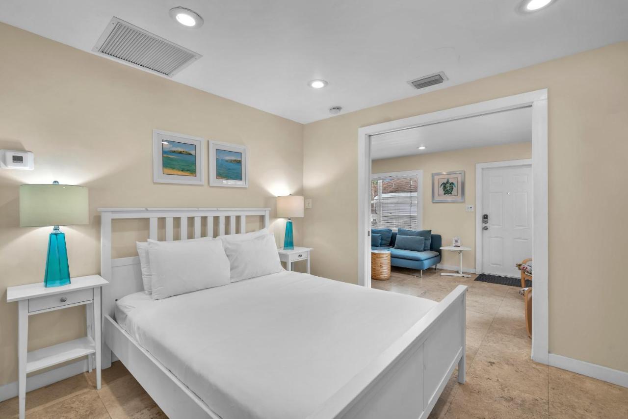 Grove Bay Bungalow - 2/2 Gated Cottage-Walk to Bay - 5