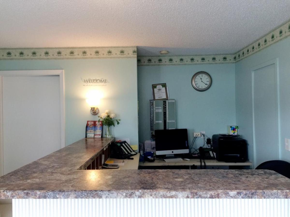 Sand Pebble Motor Lodge — photo 19