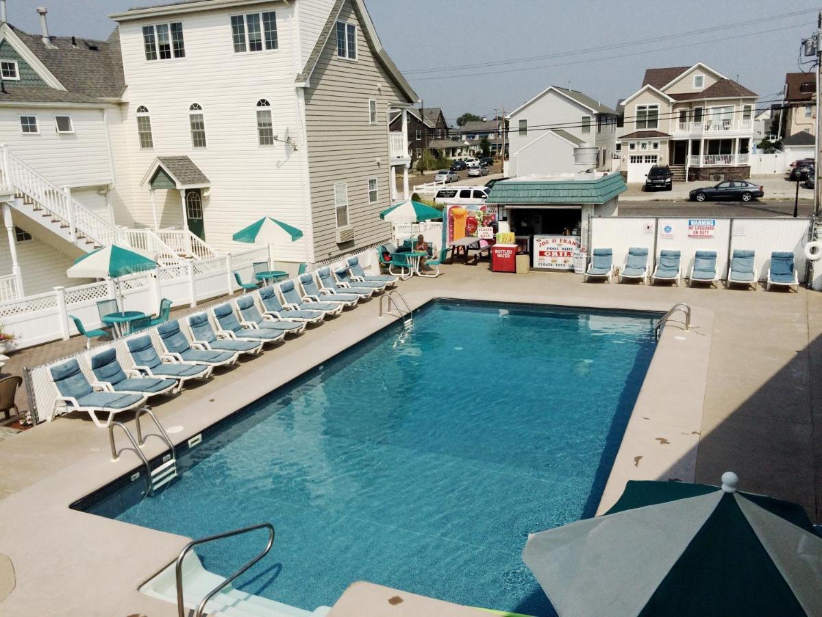Sand Pebble Motor Lodge — photo 14