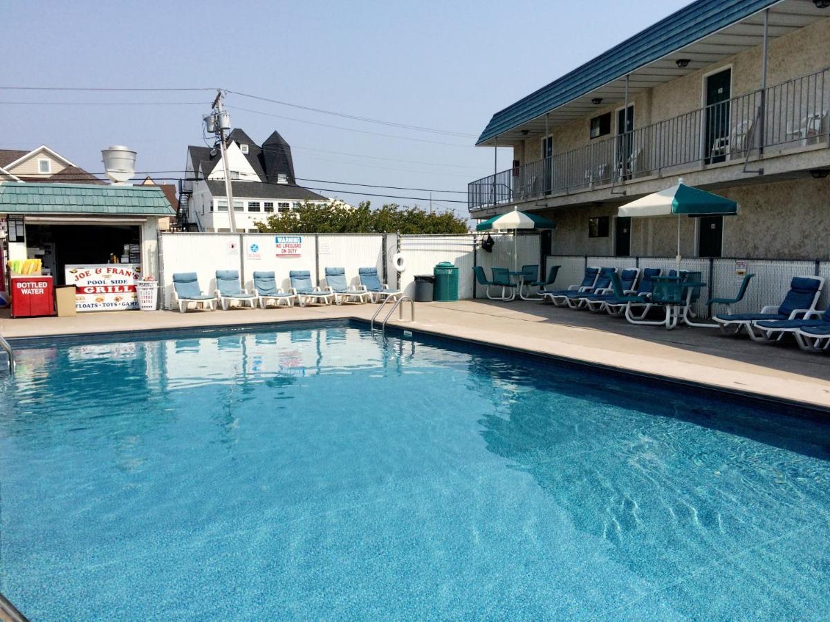 Sand Pebble Motor Lodge — photo 16