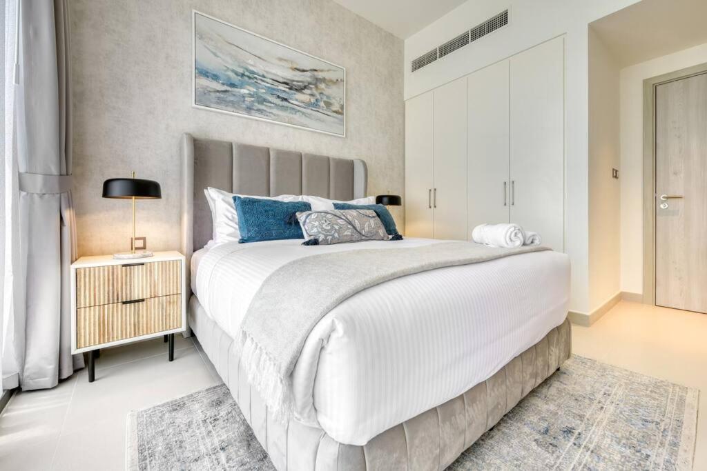 Cozy 1BR Haven in The Cove, Dubai Creek Harbour - 2