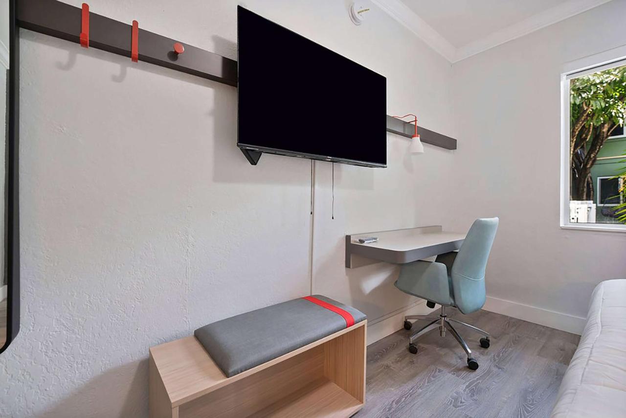 Atrium Hotel, Trademark Collection by Wyndham - 2