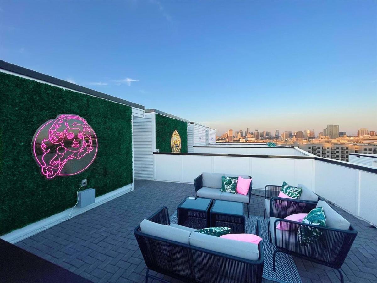 King & Queen 2 Homes - 24 Beds City Views - 4