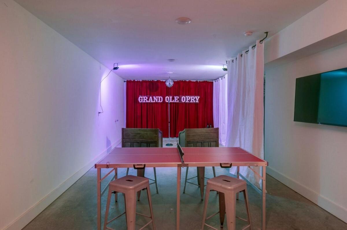 King & Queen 2 Homes - 24 Beds City Views - 3