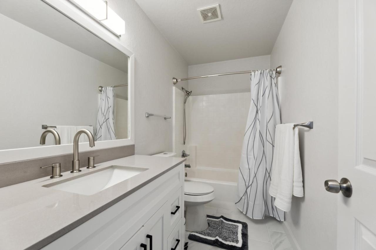 Chic 8BR Retreat Central East Austin for Large Groups - 3