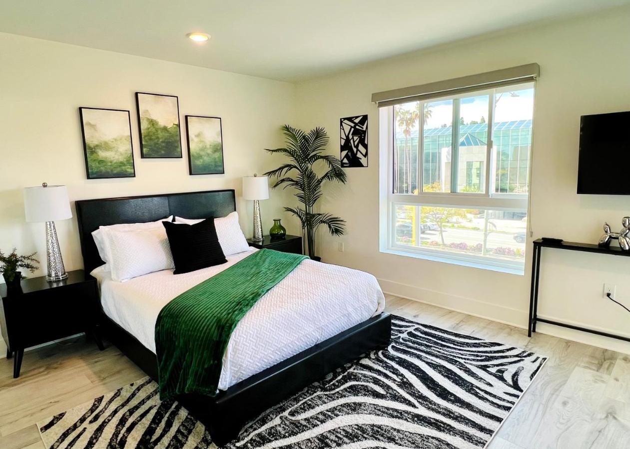 Century City Chic 4 sleep free parking 402 - 2