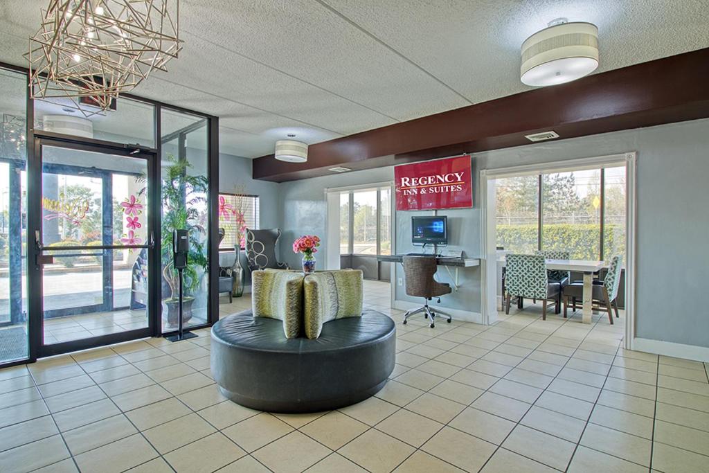 Regency Inn & Suites — photo 10
