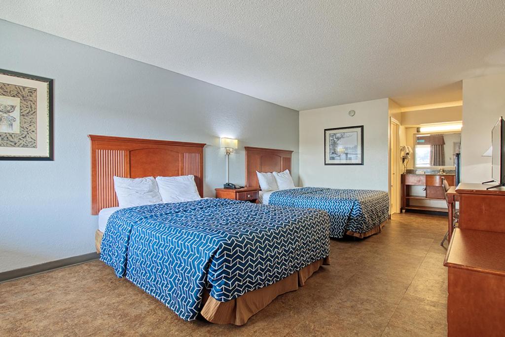 Regency Inn & Suites — photo 21