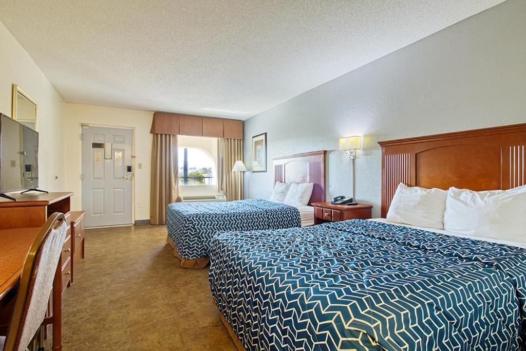 Regency Inn & Suites — photo 22