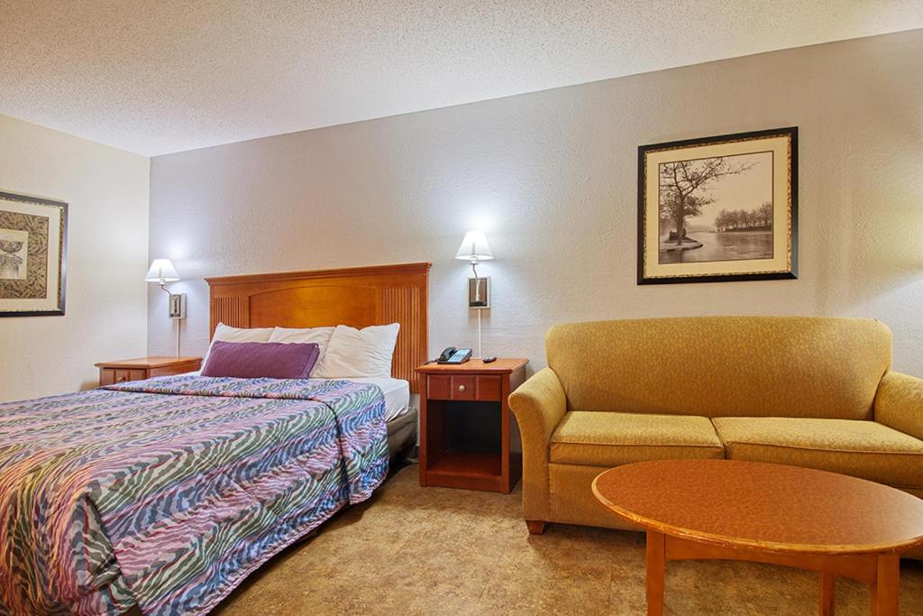 Regency Inn & Suites — photo 24