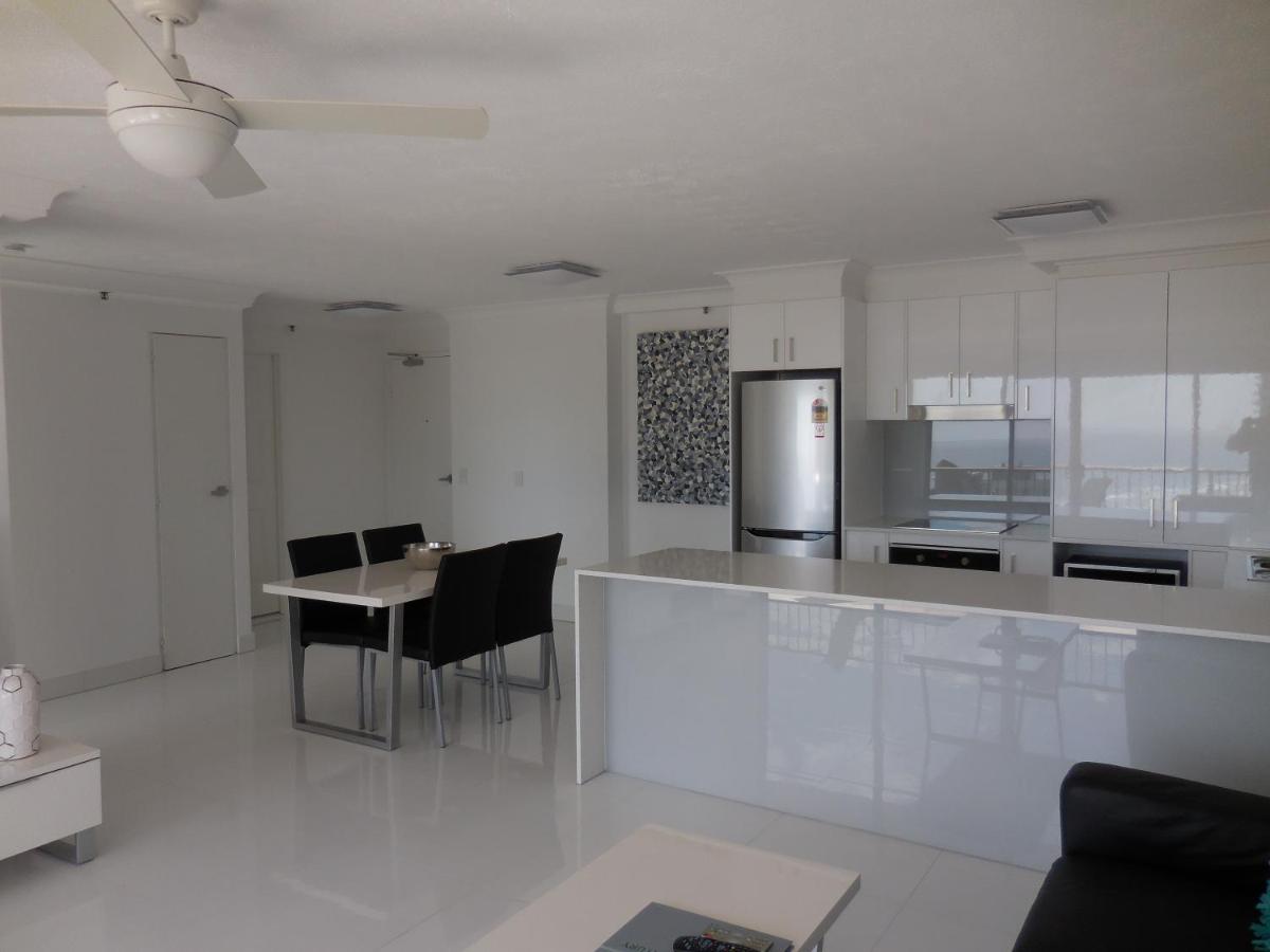 Surfers Century Oceanside Apartments photo