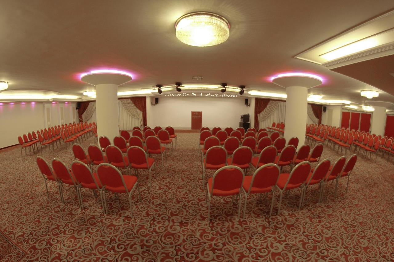 Madisson Hotel photo