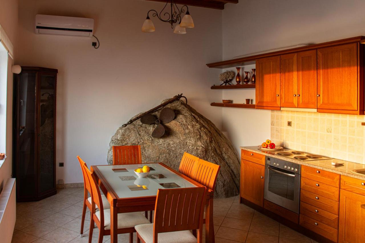 Sunset Breeze Villa and Apartments - 4