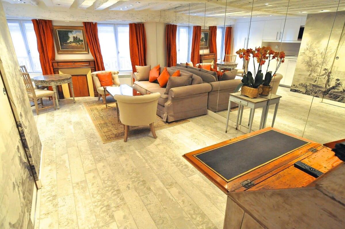 Tenderness at Notre Dame, DELACROIX - 3