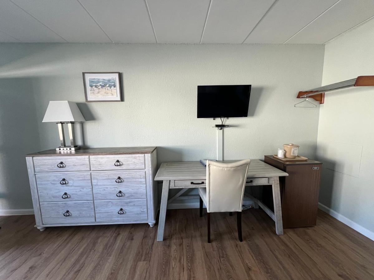 Sand Pebble Motor Lodge — photo 22