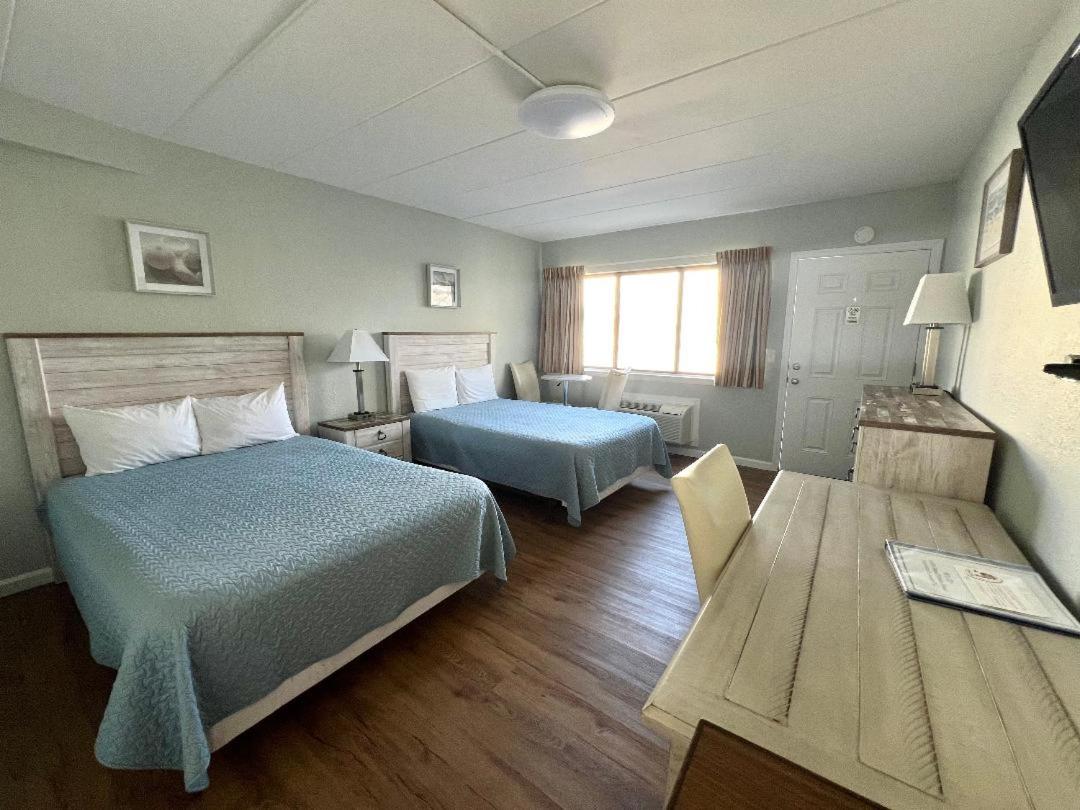 Sand Pebble Motor Lodge — photo 24