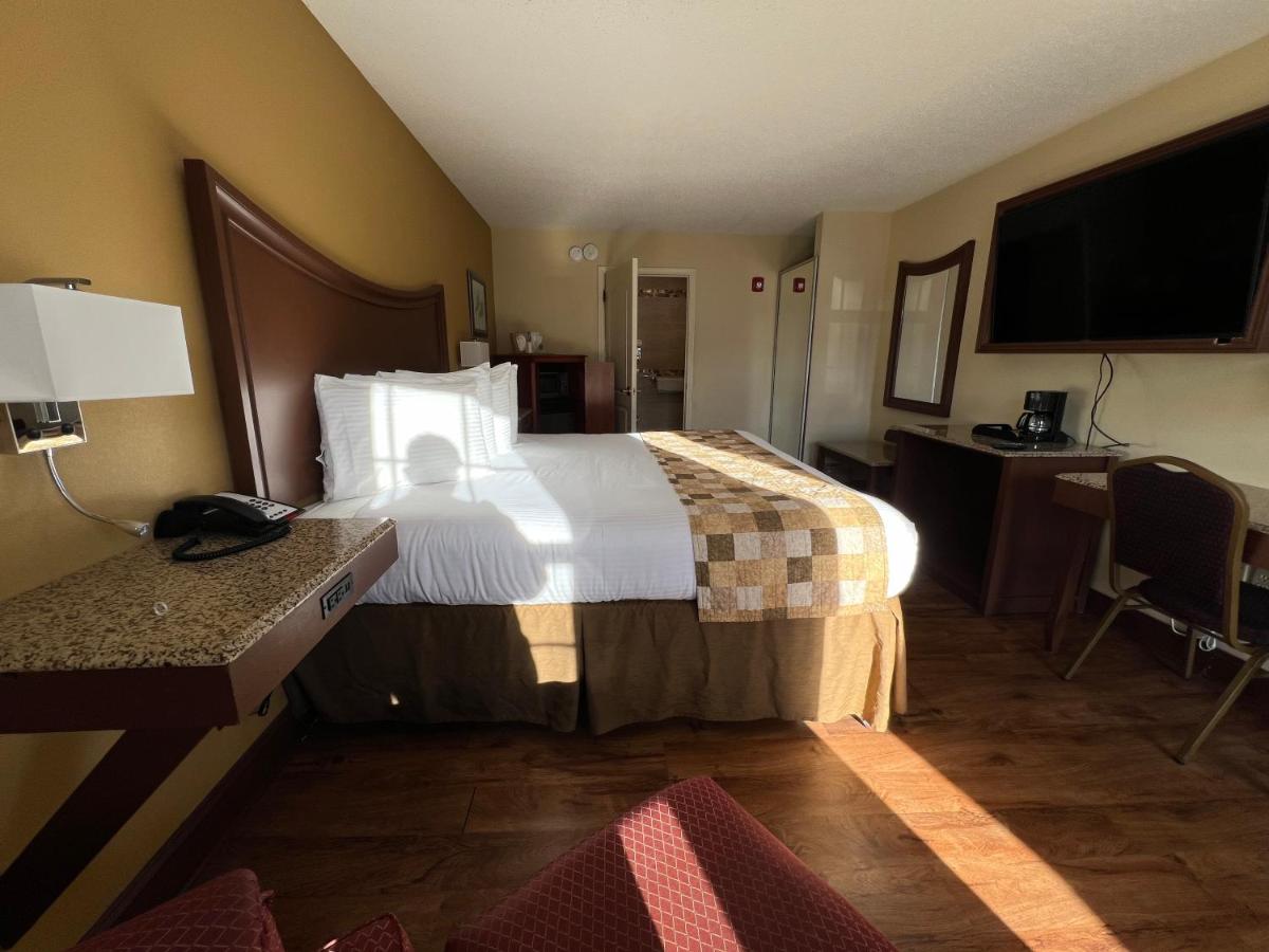 Atkinson Inn & Suites — photo 11
