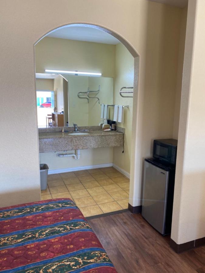 Relax Inn Angleton, TX — photo 4