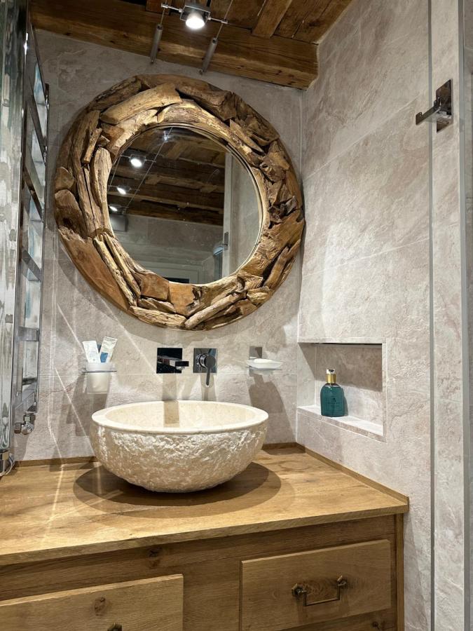 In the shadow of the Colosseum - 3