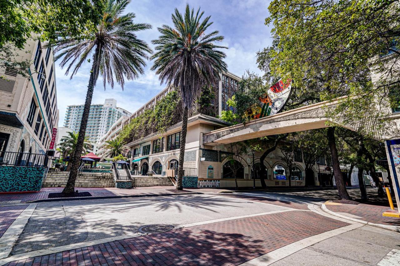 Cute 1 bedroom unit located in Condo Hotel in the heart of Coconut Grove Free Parking - 2