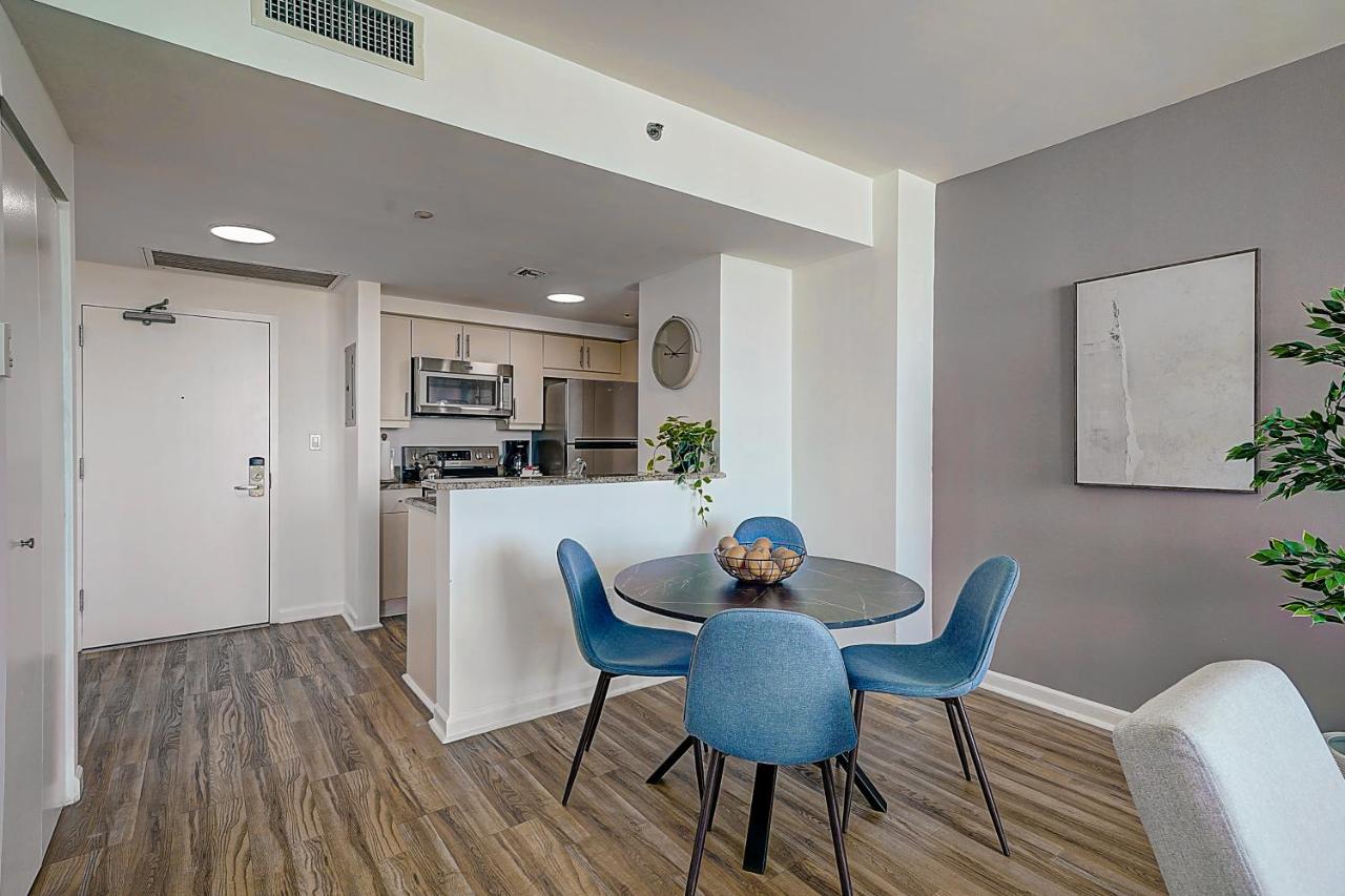 Coconut Grove 1 bedroom condo parking included - 3