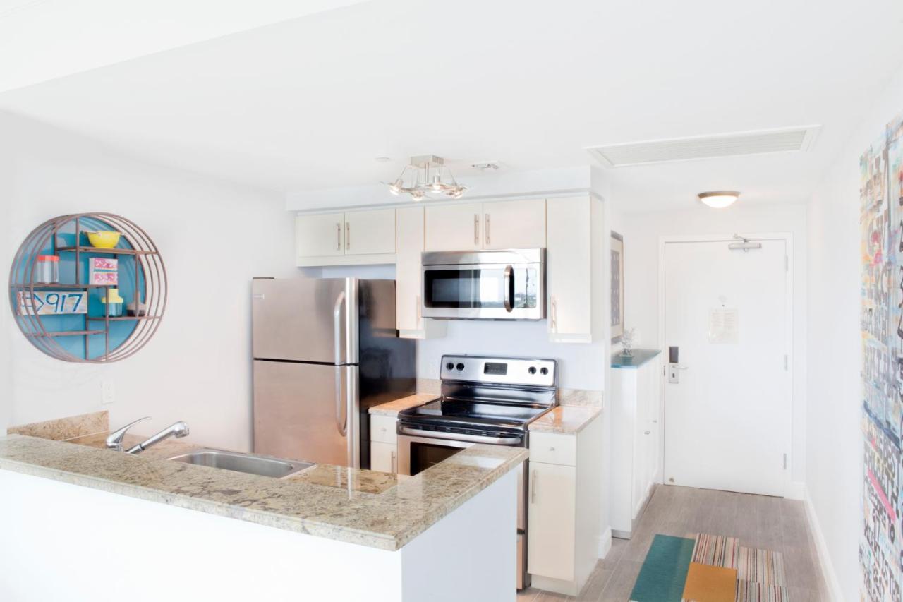 Private 2 bedroom bay view condo in Coconut Grove includes parking - 5