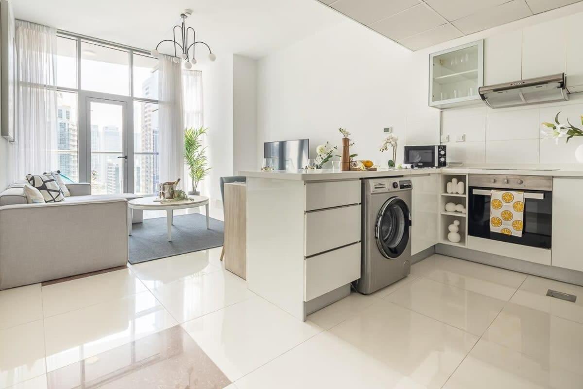 Frank Porter - Marina Wharf 2 - 5