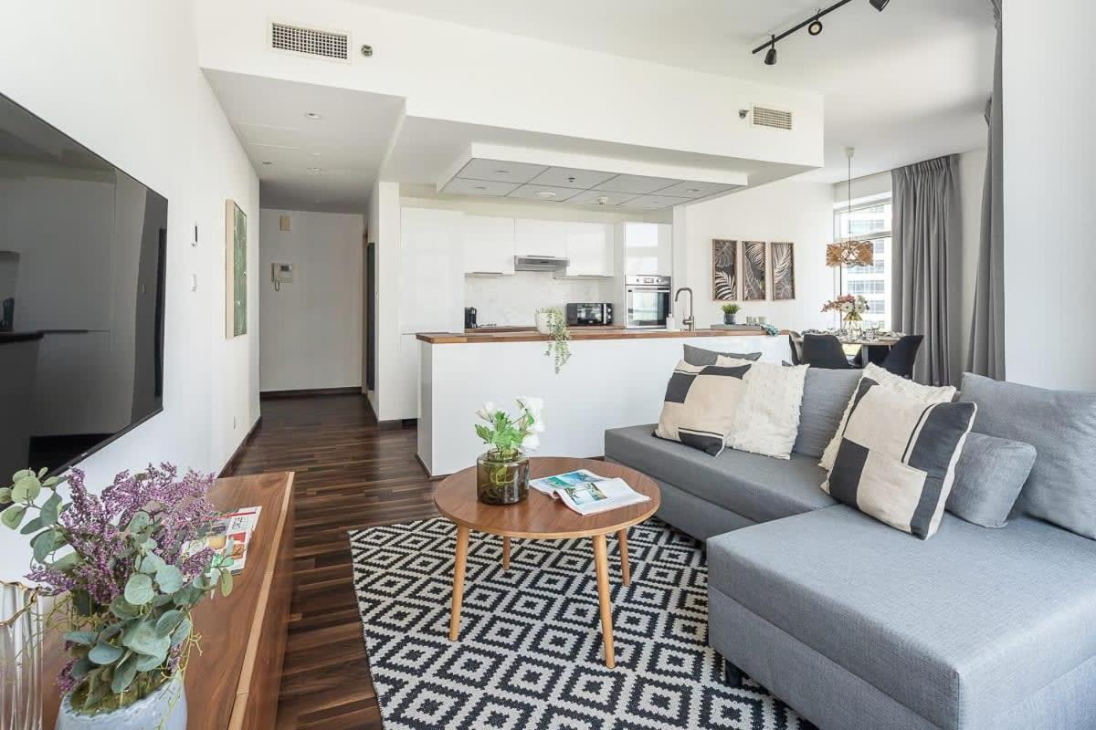 Frank Porter - Bonaire Tower - 3