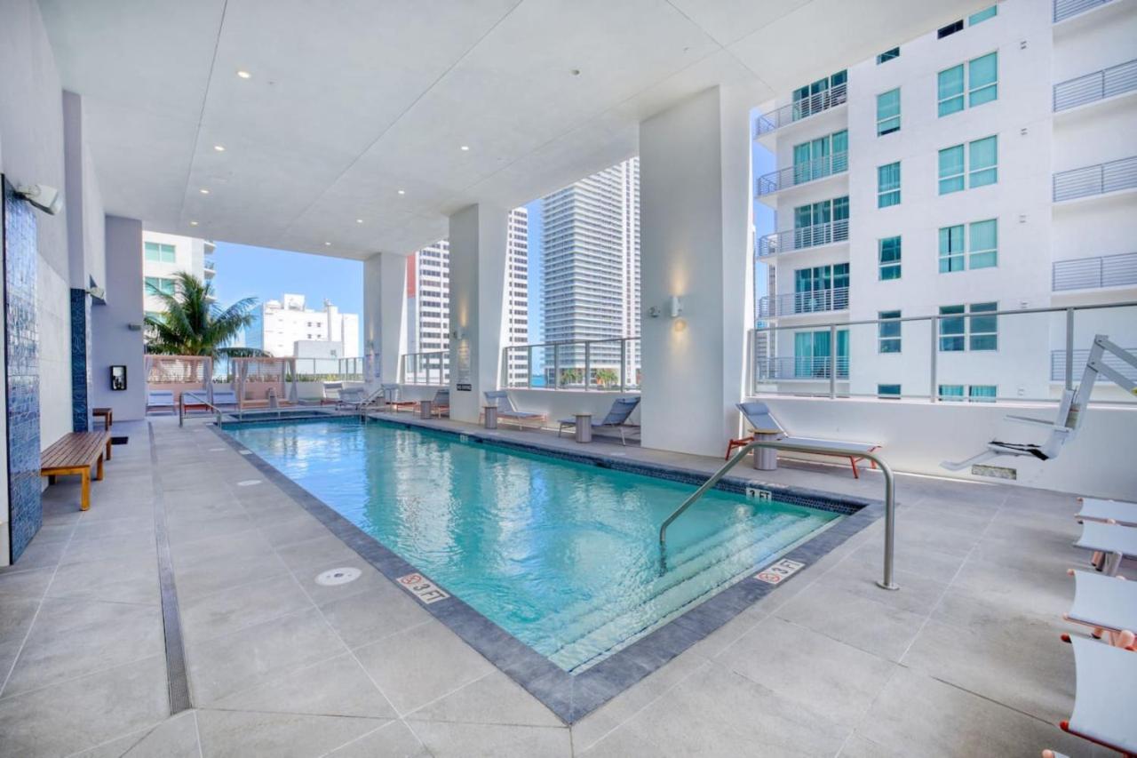 Downtown Luxury Studio Pool and Gym - 2