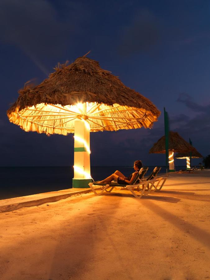 Beach: Costa Blu Beach Resort, Trademark Collection by Wyndham